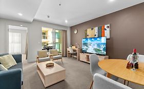 Ultima Escapes - Glenelg Beachfront Bliss - Direct Beach Access, Pool, Gym, Free Parking, Wi-Fi